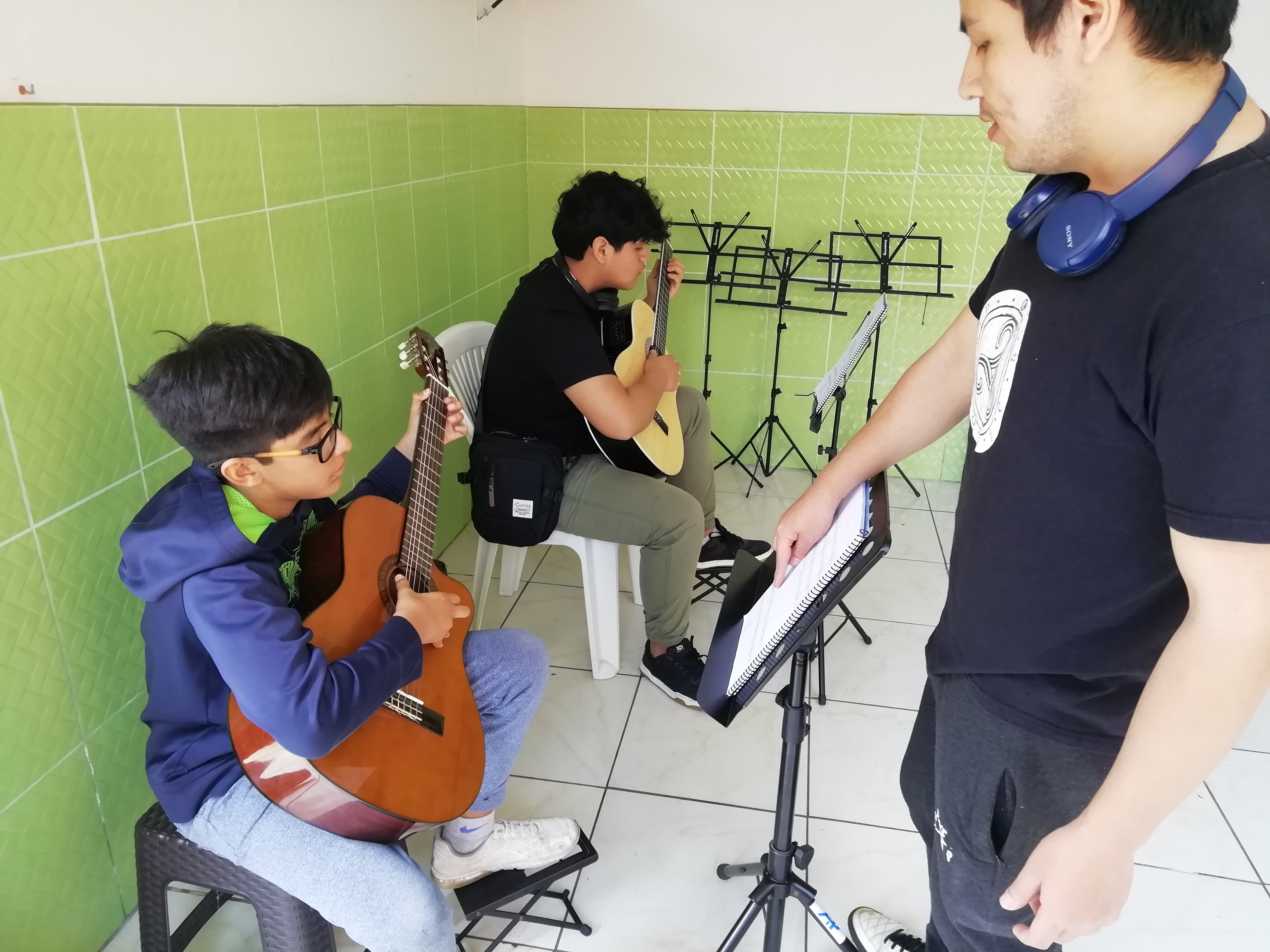 Clases grupales de guitarra